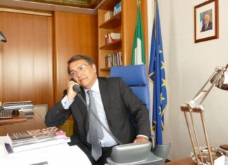 Articoli ripubblicati sui social? I giornalisti possono ricavarne uno stipendio in più Dai social stipendio per giornalisti. Giacomo Lasorella.