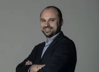 “Memorabilità e creatività ruotata”: nuovo “centro media” con linguaggio nuovo (oscuro) Il nuovo linguaggio oscuro del marketing. Piermario Tedeschi.