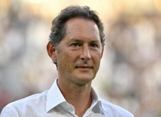 La Repubblica finisce in Grecia (e Arabia Saudita)? “Entro l’anno è cosa fatta” Repubblica in Grecia e Arabia. John Elkann.