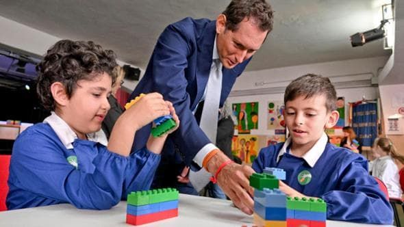 214318143-b1562853-e8a7-41df-8892-1dfc7082d6ff Repubblica Cdr contro pagina su Elkann. John Elkann alla scuola Sergio Marchionne di Amatrice.